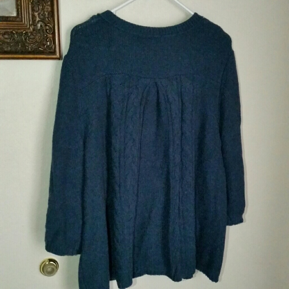 Sweater - Picture 5 of 6